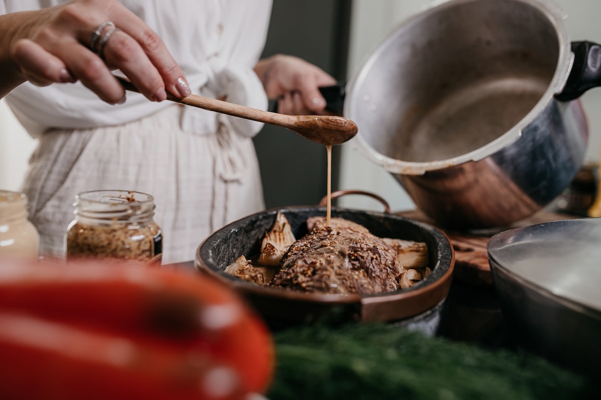 Peralatan dapur modern dan tradisional
